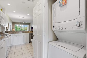 Fridge, microwave, oven, stovetop - #1223 - Sleeps 6 - Lake and Landscape View (Naples)