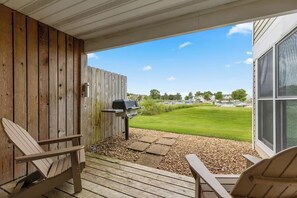 Terrace/patio - "Harbour Haven" 2BR Townhome at Izatys on Lake Mille Lacs, Sleeps up to 8 (Onamia)