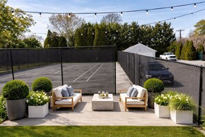 Sports court - The Safari: Premium King En suite Less Than 2 Mi from Shinnecock Hills Golf Club (Southampton)