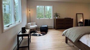 A bedroom with a bed, a chair, a dresser, a radiator, and a window with a view of trees. - Azur East,  southampton (Southampton)