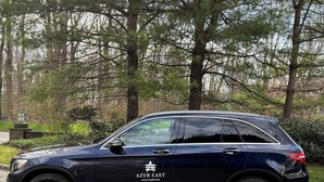 A dark blue SUV parked on a paved surface with a wooded area in the background. - Azur East,  southampton (Southampton)