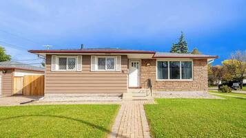House, 3 Bedrooms | Exterior