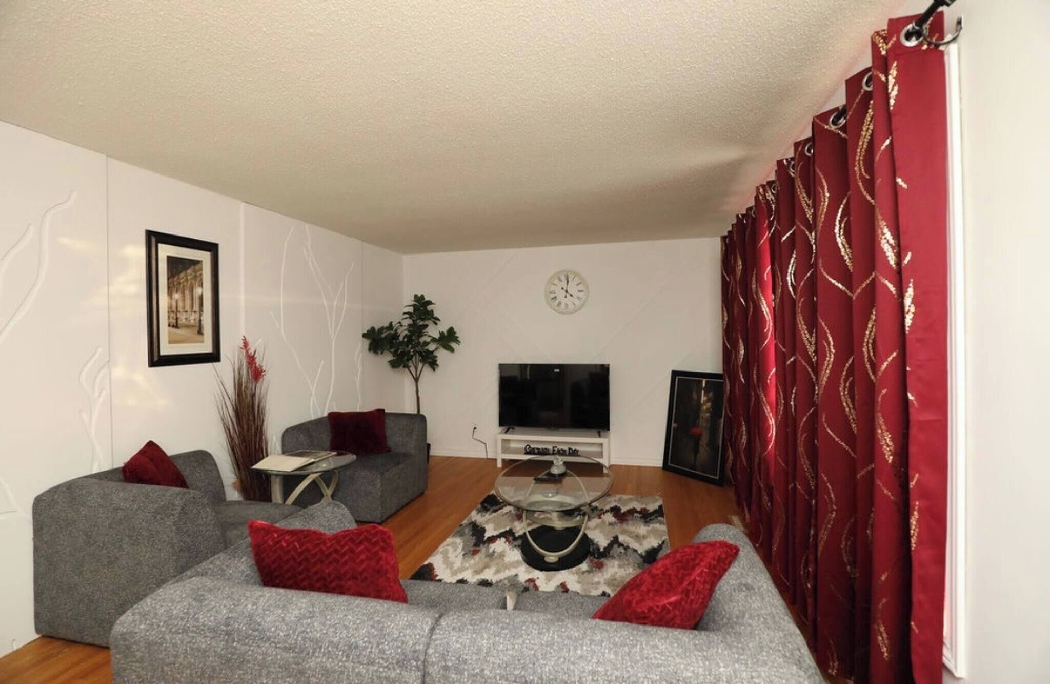 House, 3 Bedrooms | Living room