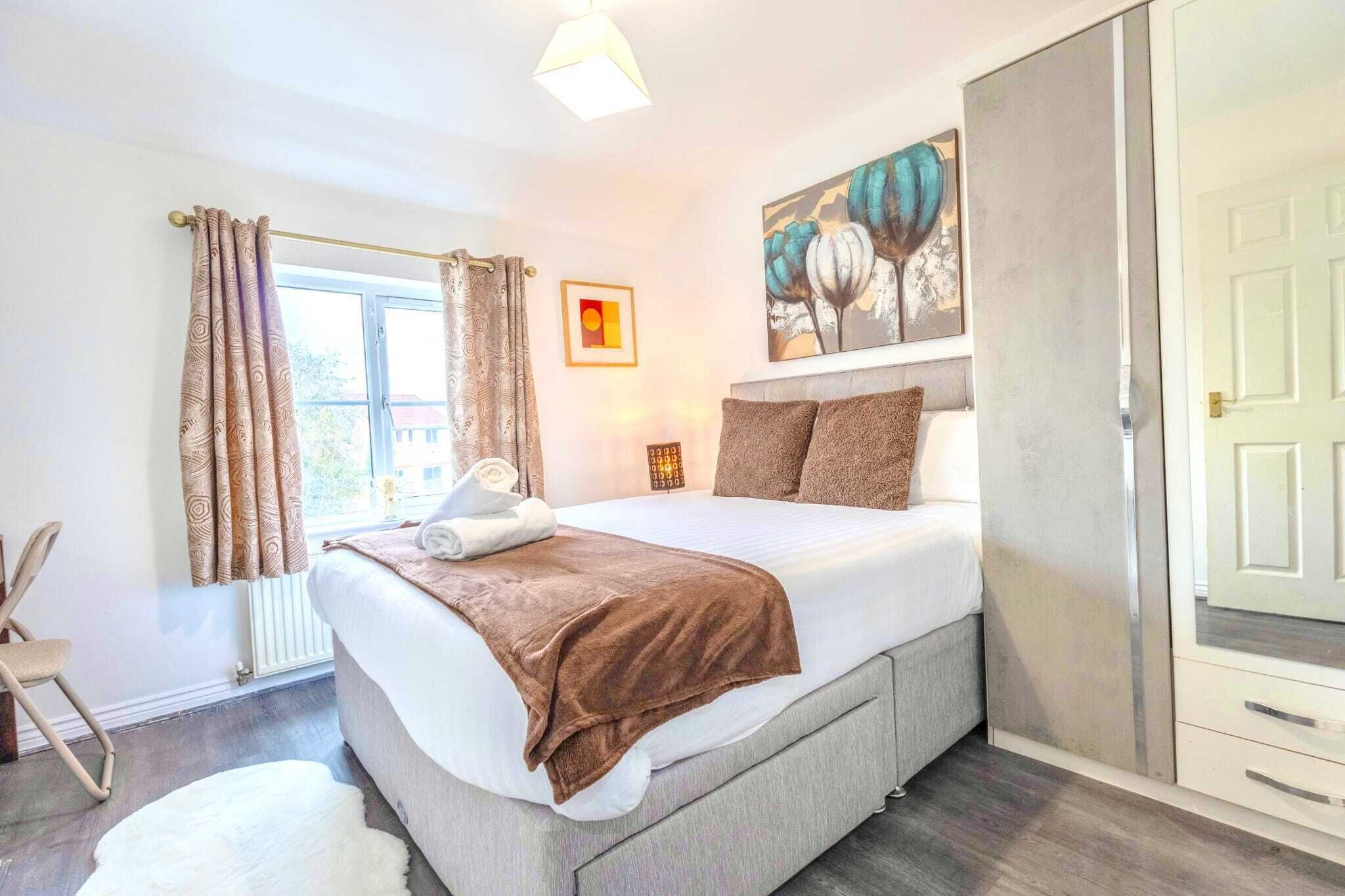 2 Schlafzimmer, Schreibtisch, Bügeleisen/Bügelbrett, Bettwäsche