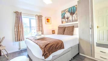 2 Schlafzimmer, Schreibtisch, Bügeleisen/Bügelbrett, Bettwäsche