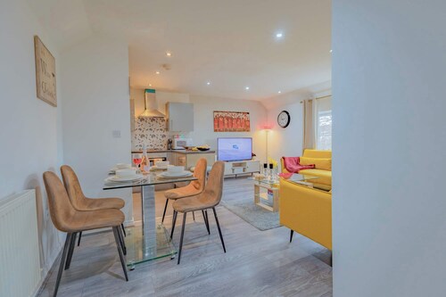 Secluded 2-Bed Detached Home with Free Parking