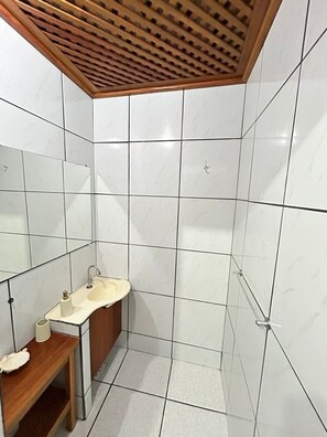 Standard Suite | Bilik Mandi