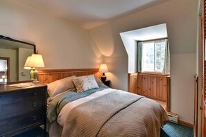 Room - Country cottage on the banks of the Rouge River (Brébeuf)
