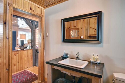 Country cottage on the banks of the Rouge River