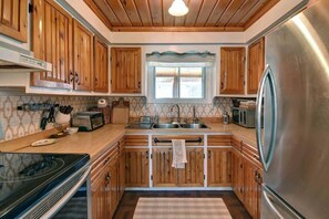 Private kitchen - Country cottage on the banks of the Rouge River (Brébeuf)