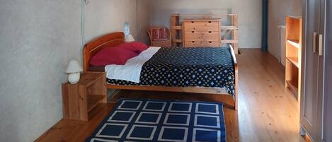 1 bedroom, bed sheets