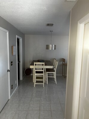 Dining - Exquisite gated private townhouse in the beautiful Palm Bay (Palm Bay)