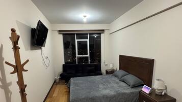 1 slaapkamer, een strijkplank/strijkijzer, wifi, beddengoed