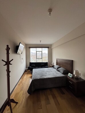 1 habitación, tabla de planchar con plancha, wifi y ropa de cama 