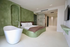 Superior Studio, Bathtub | In-room safe, individually furnished, desk, blackout drapes