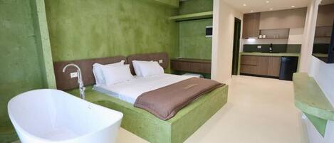 Estudio Deluxe, bañera | Vistas desde la habitación