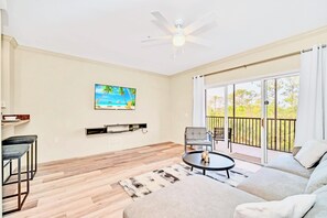 Living area - Upstay - Condo Near Disney w Pool-Spa-Sauna-Games (Winter Garden)