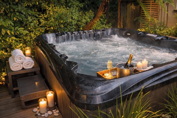 Outdoor spa tub