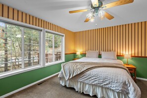 Casa básica, balcón, vista a la montaña