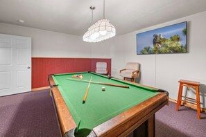 Game room - Big Bear Nest at Eagle Mountain (Big Bear Lake)