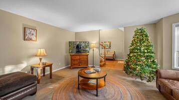 Basic House, Balcony, Mountain View | Living area