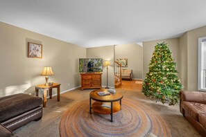 Basic House, Balcony, Mountain View | Living area - Big Bear Nest at Eagle Mountain (Big Bear Lake)