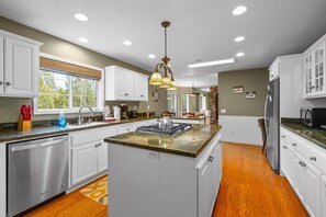 Private kitchen - Big Bear Nest at Eagle Mountain (Big Bear Lake)