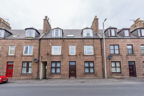 The Blue Toon Retreat | 3 Bed Apartment