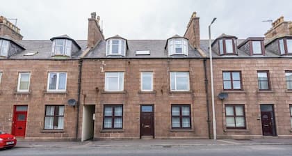 The Blue Toon Retreat | 3 Bed Apartment