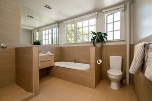 Hair dryer, towels - Luxury Hagley Park Townhouse | Office Setup (Christchurch)