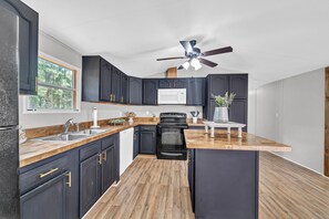 Microwave, oven, stovetop, dishwasher - The Baker Rustic Laurel Retreat (Baker)