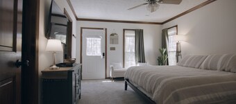 Luxurious 1-Bedroom Townhome in Peachtree City with AC