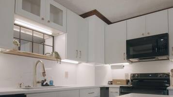 Microonde, forno, piano cottura, lavastoviglie