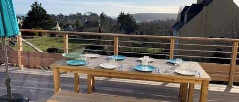 تناول الطعام بالخارج