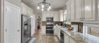 Charming 4-bedroom house with Pool in cozy Burleson