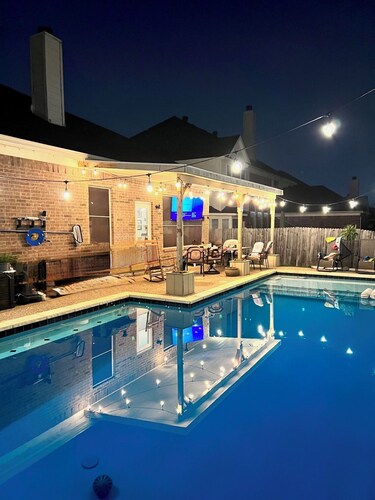 Charming 4-bedroom house with Pool in cozy Burleson
