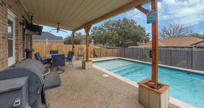 Charming 4-bedroom house with Pool in cozy Burleson