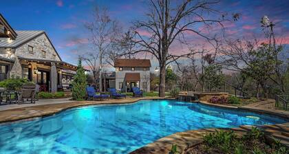 Lost Creek Lodge - Resort Style Pool & Sleeps 20