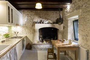 Fridge, microwave, oven, stovetop - Villa Helidona with Private Pool (Episkopi)