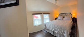 Charming stand alone 1-bedroom apartment in the historic Whitaker neighborhood.