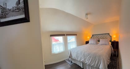 Charming stand alone 1-bedroom apartment in the historic Whitaker neighborhood.