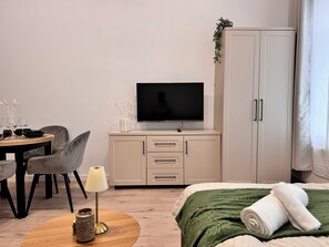1 bedroom, free WiFi, bed sheets - Comfy Apartment next to Main Station Old Town Dapartments.eu (Kraków)