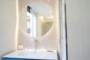Luxury Double Room, Courtyard View | Bathroom | Shower, rainfall showerhead, eco-friendly toiletries, hair dryer