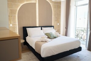 럭셔리 더블룸, 부분 바다 전망 | 이집트산 면 시트, 고급 침구, 오리/거위털 이불, 각각 다르게 가구 비치