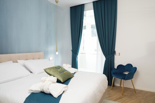 Napolitano Rooms - FLEGREA spa