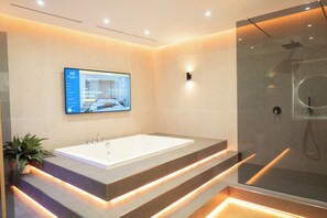 Couples treatment room(s), body treatments, hydrotherapy, aromatherapy