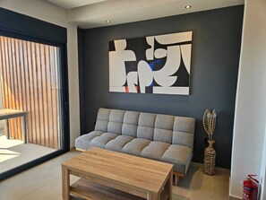 Suite junior, lanai, vista parcial al mar | Área de sala de estar