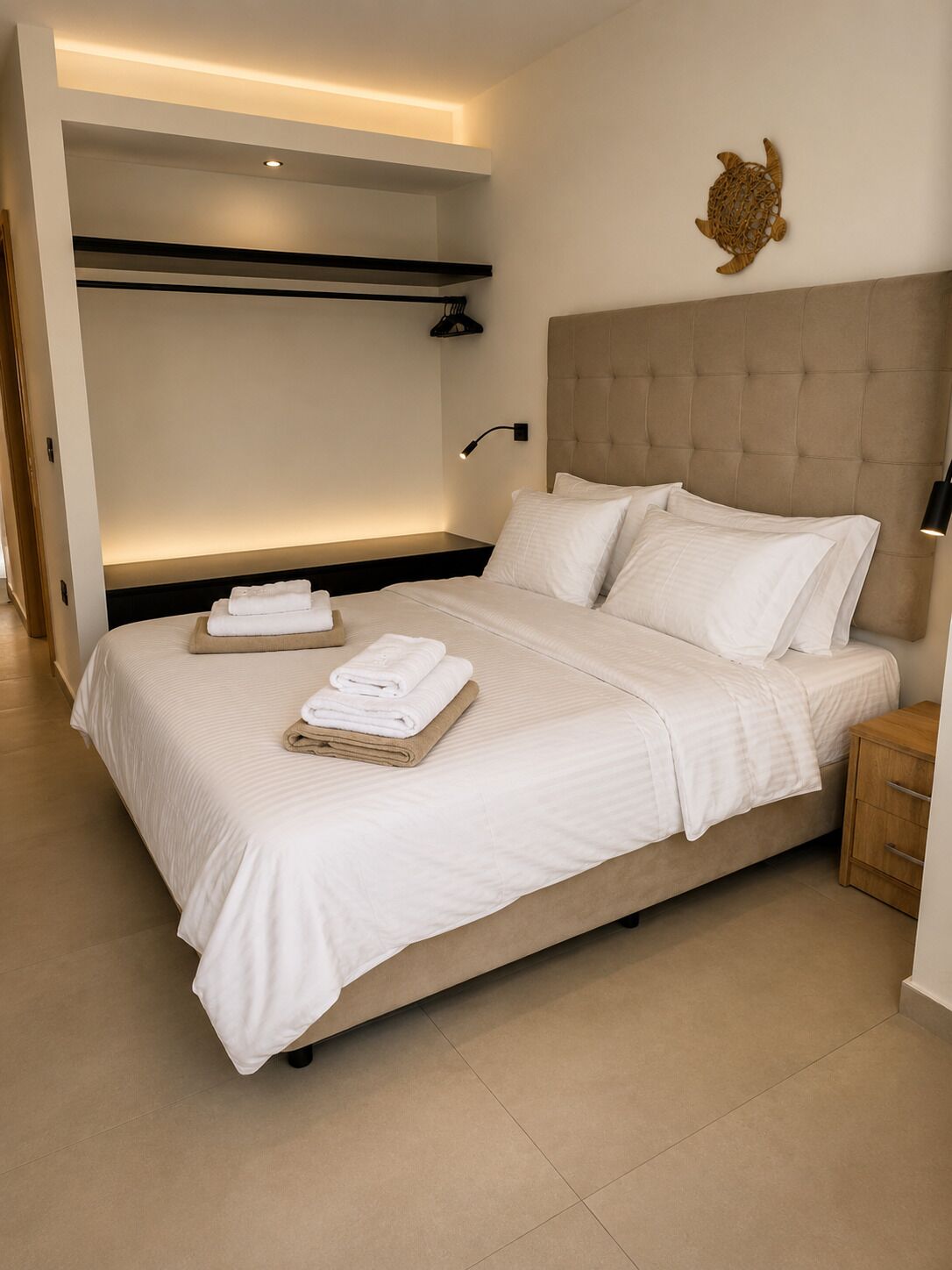 Luxury Suite, Partial Sea View | In-room safe, desk, laptop workspace, soundproofing