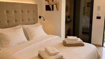 Luxury Suite, Partial Sea View | In-room safe, desk, laptop workspace, soundproofing