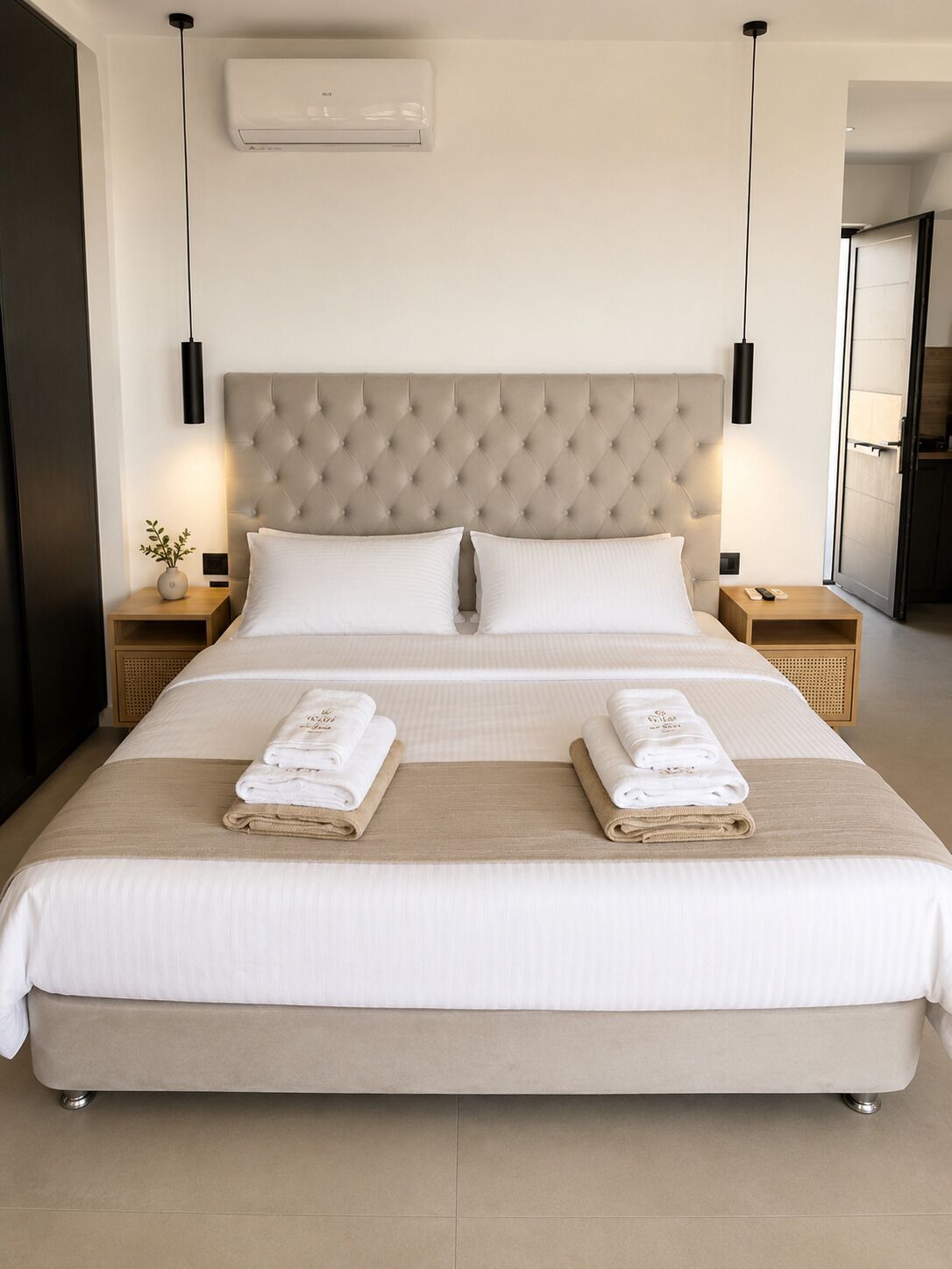 Suite junior, lanai, vistas parciales al mar | Caja fuerte, escritorio, espacio para trabajar con un portátil